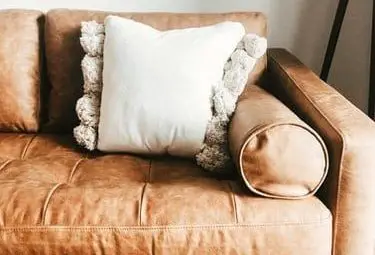 Welche Kauffaktoren es vorm Kaufen die Dekokissen für braunes sofa zu untersuchen gilt
