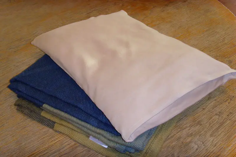 Wie man in 5 schnellen Schritten eine Kissendecke herstellt