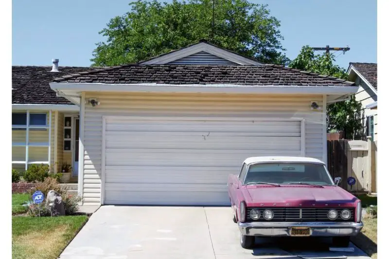 Wie verwandelt man einen Carport in eine Garage? In 7 einfachen Schritten