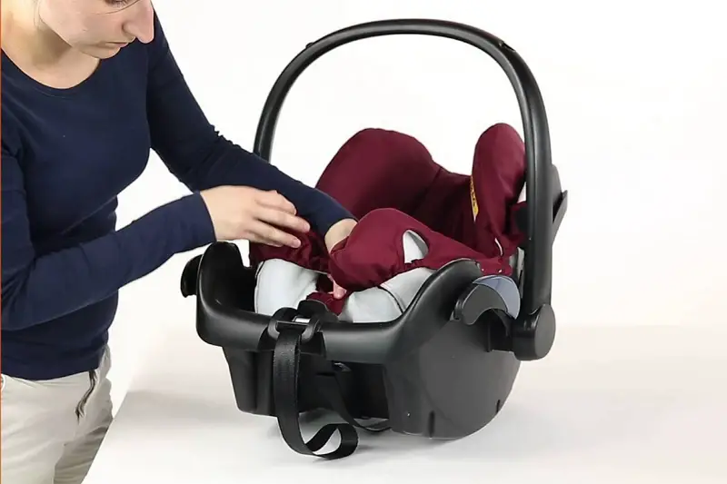Einfache Schritte zum Reinigen von Babyautositzen