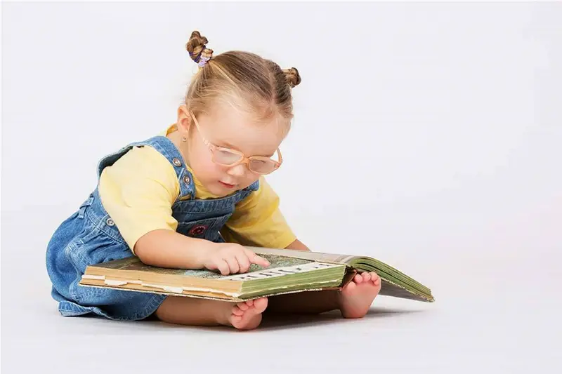 Welche Seiten kommen in ein Babybuch? Ein definitiver Leitfaden