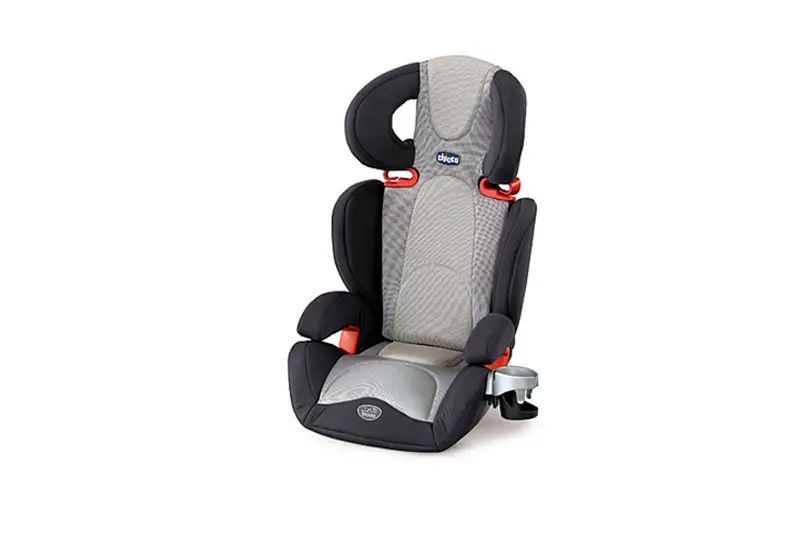 Wie man Baby für den Winter in einem Autositz anzieht