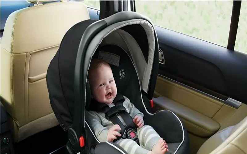 Wie ziehe ich Autositzbezüge für Babysitze an? Ein Ratgeber