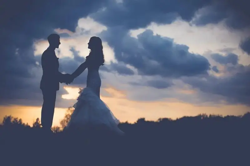 Was ist eine weltliche Hochzeit: Alles zu wissen
