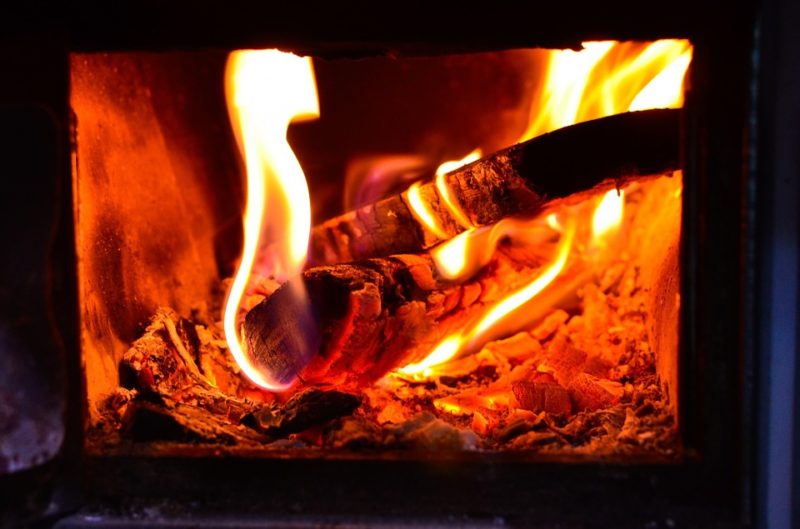 Wie bewegt man Wärme von einem Holzofen? 5 interessante Wege!