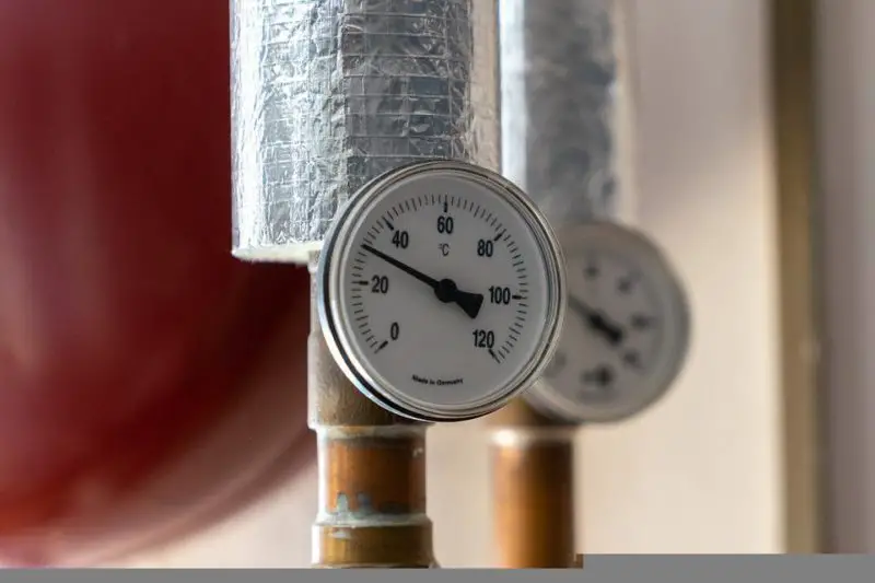 Wie stellt man die Temperatur des elektrischen Warmwasserbereiters ein? 5 einfache Schritte!